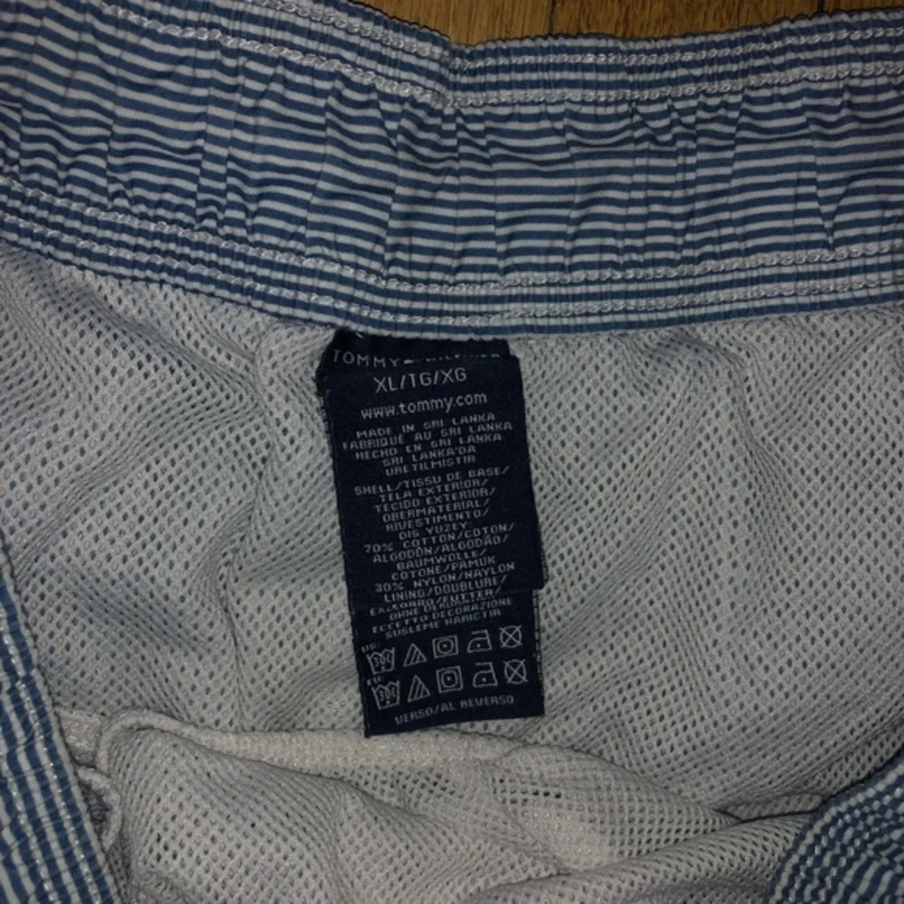 Tommy Hilfiger swim trunks 🔥🔥 - Picture 3 of 4